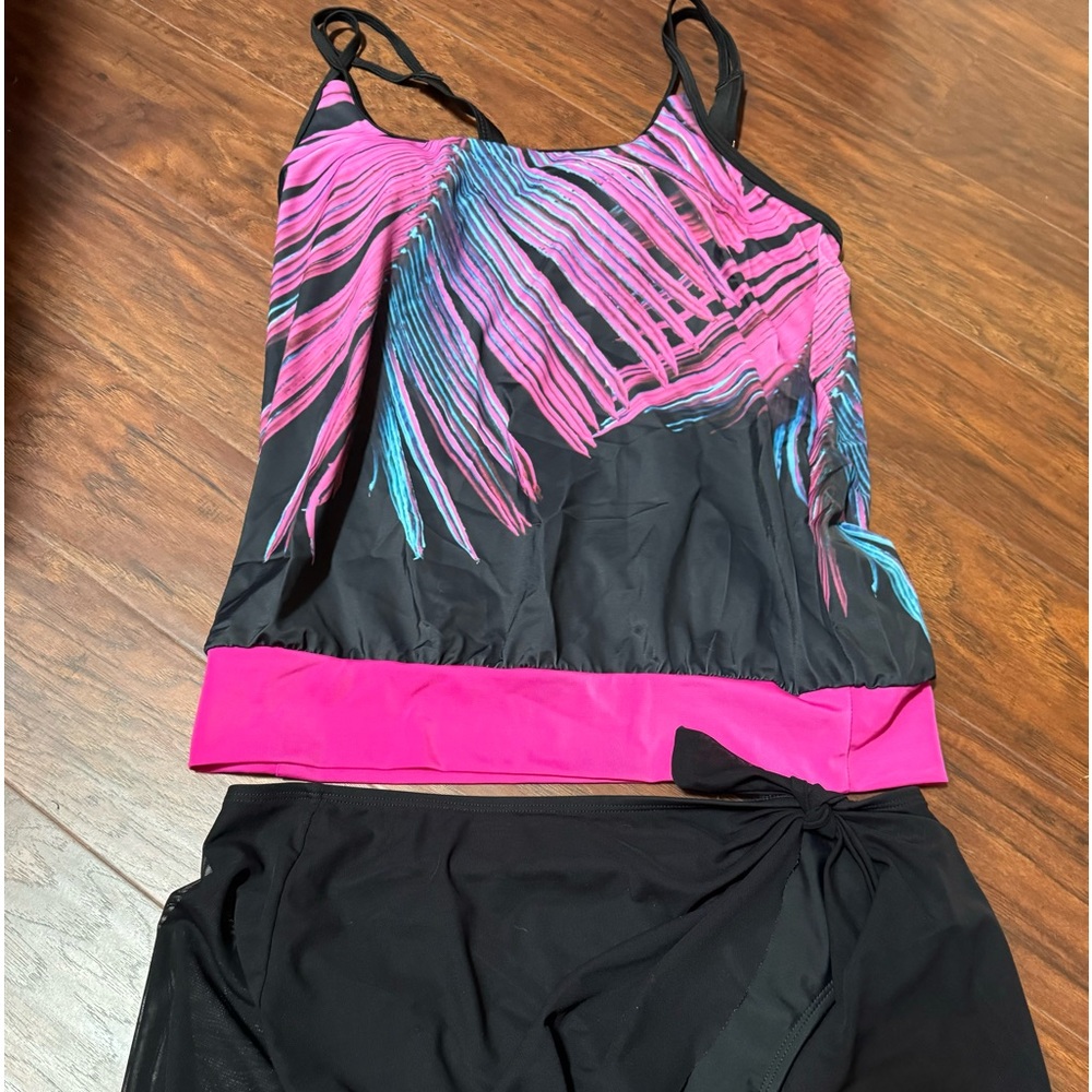 🚨BEAUTIFUL 2 PIECE SWIMSUIT SIZE MEDIUM VERY WELL MADE & SEXY 🤗🩷🎉🎉🎉